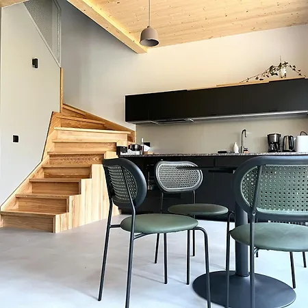 Graniasty - Nowoczesny Z Basenem Nyaraló Smazyno